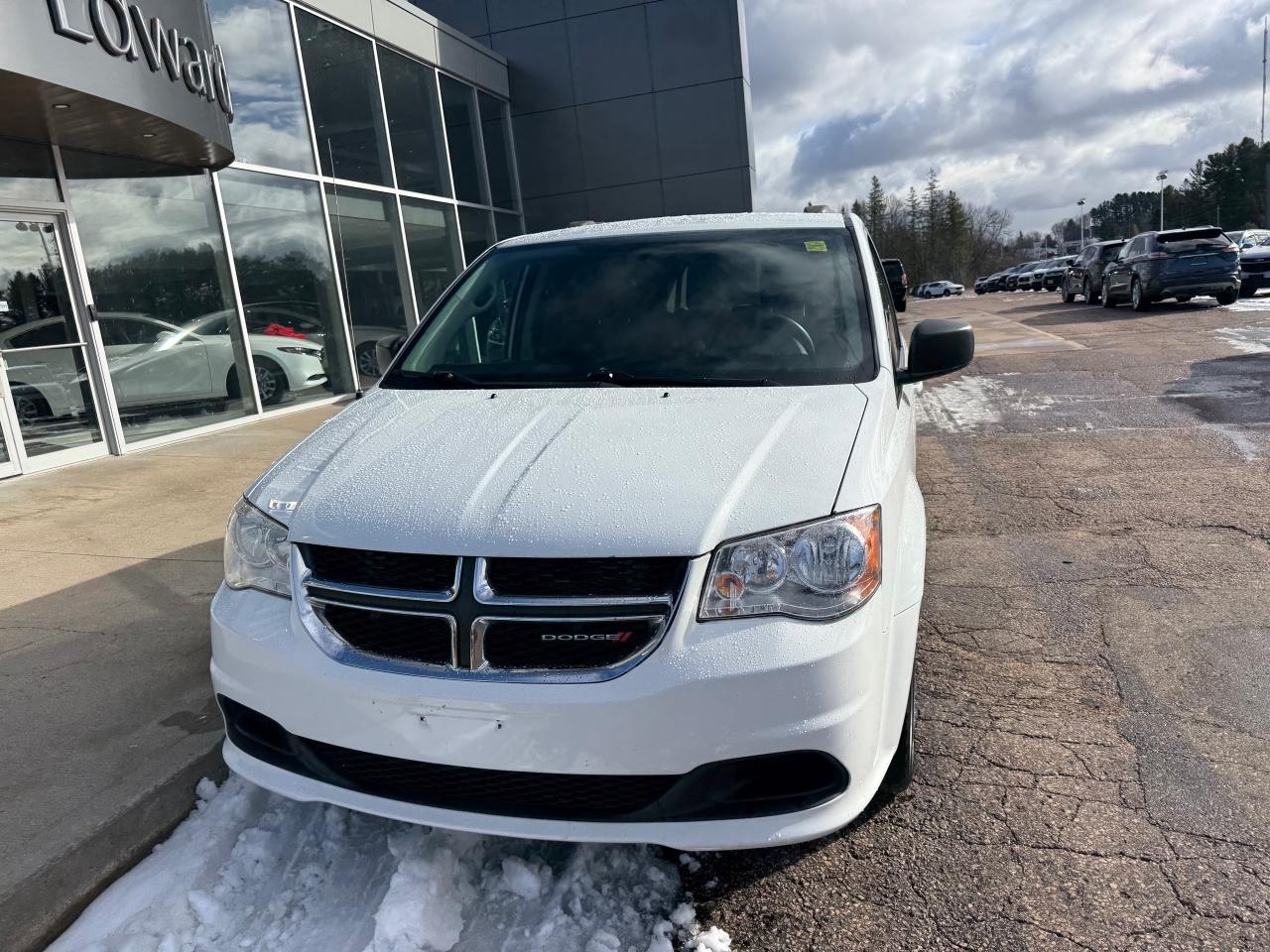 2017 Dodge Grand Caravan CVP/SXT Passenger Van Photo4