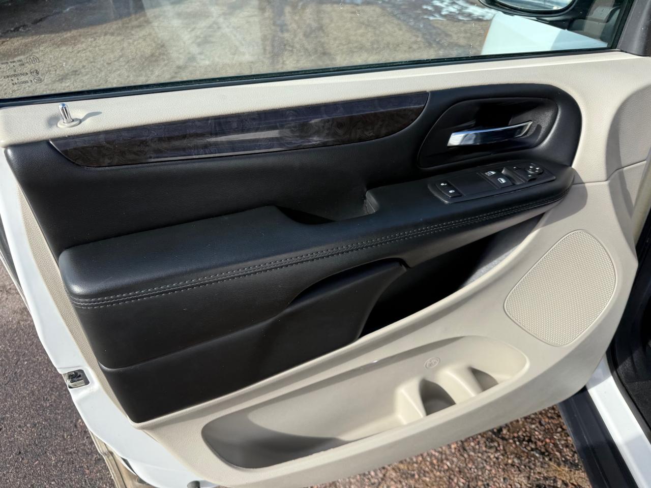 2017 Dodge Grand Caravan CVP/SXT Passenger Van Photo