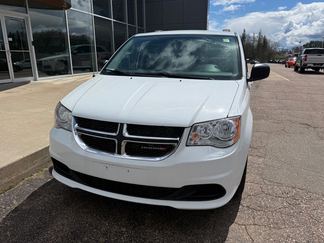 2017 Dodge Grand Caravan CVP/SXT Passenger Van Photo3
