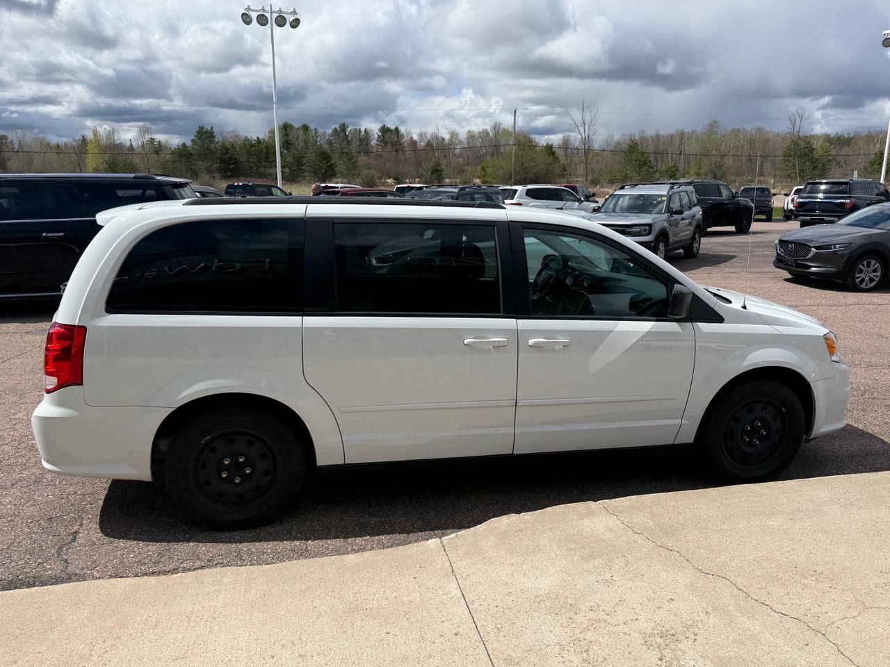 2017 Dodge Grand Caravan CVP/SXT Passenger Van Photo