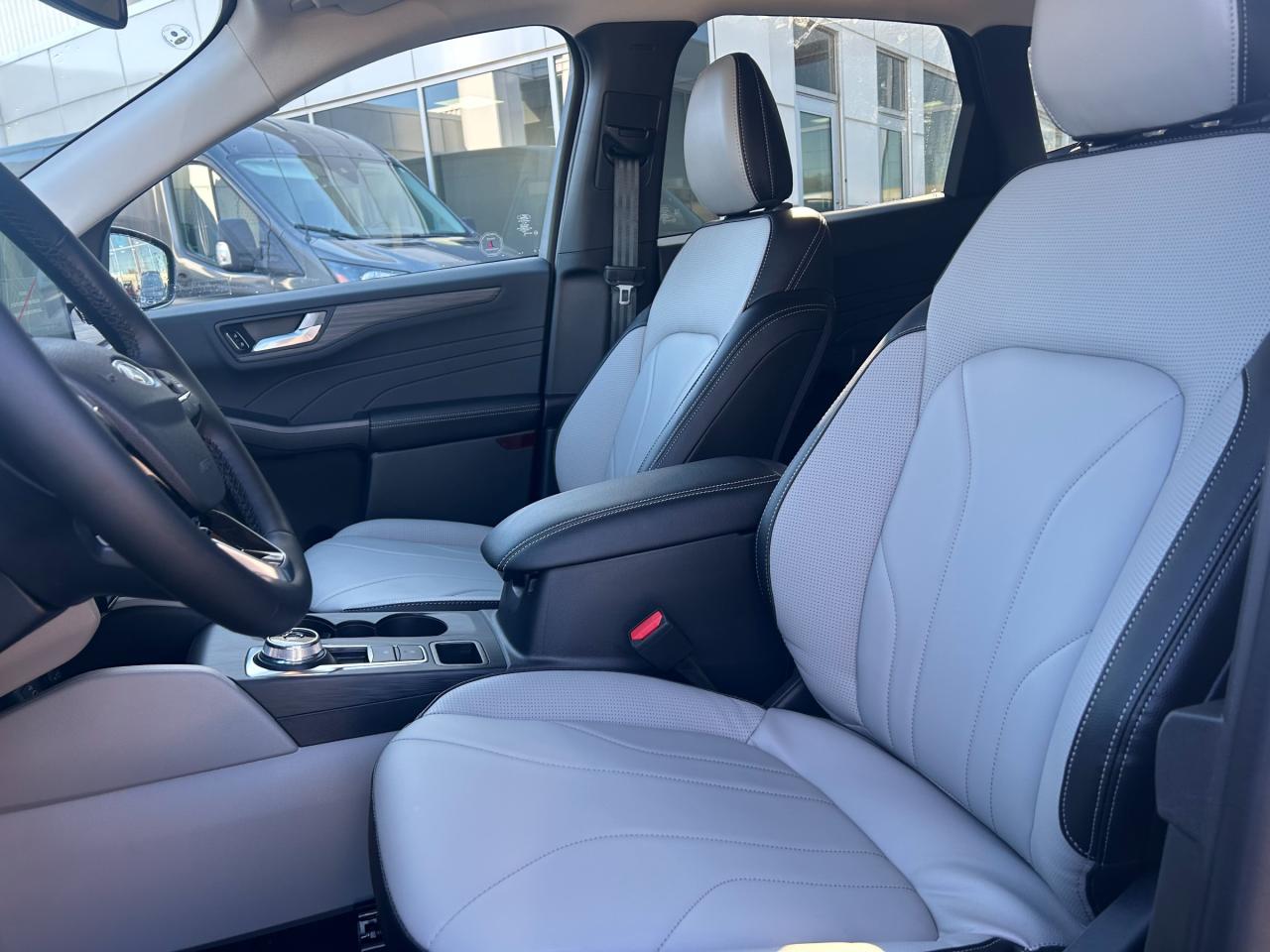 2026 Ford Escape Platinum 4dr All-Wheel Drive Photo