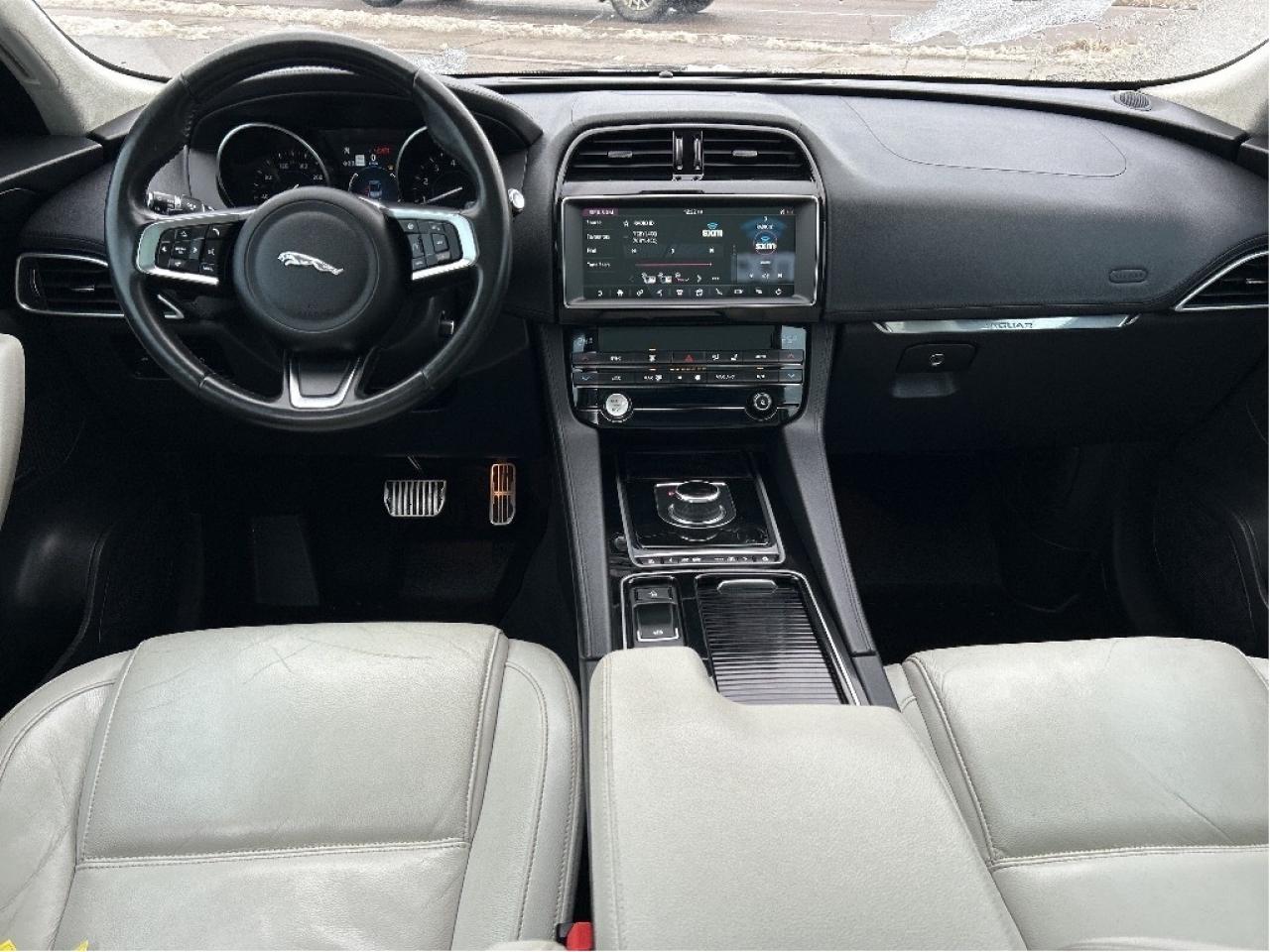 2019 Jaguar F-PACE Prestige AWD/LEATHER/NAV/PWR ROOF CALL PICTON Photo