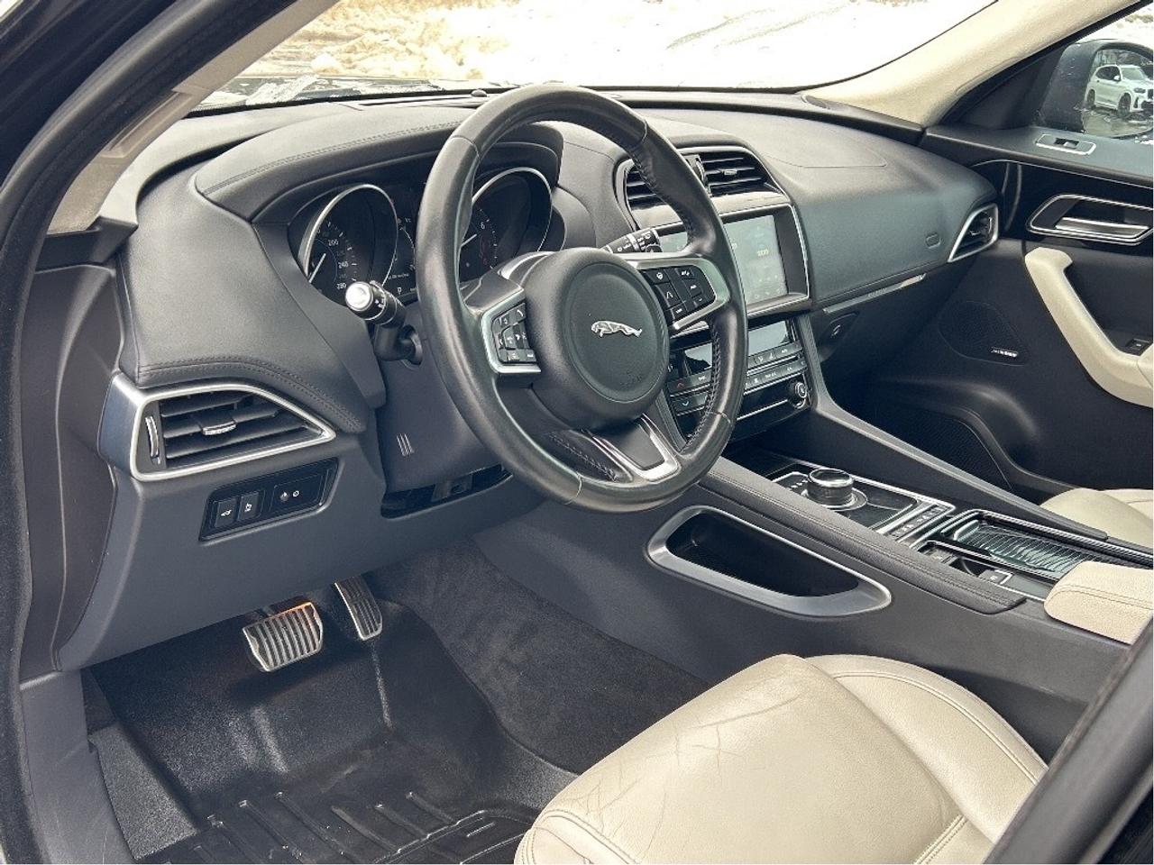 2019 Jaguar F-PACE Prestige AWD/LEATHER/NAV/PWR ROOF CALL PICTON Photo