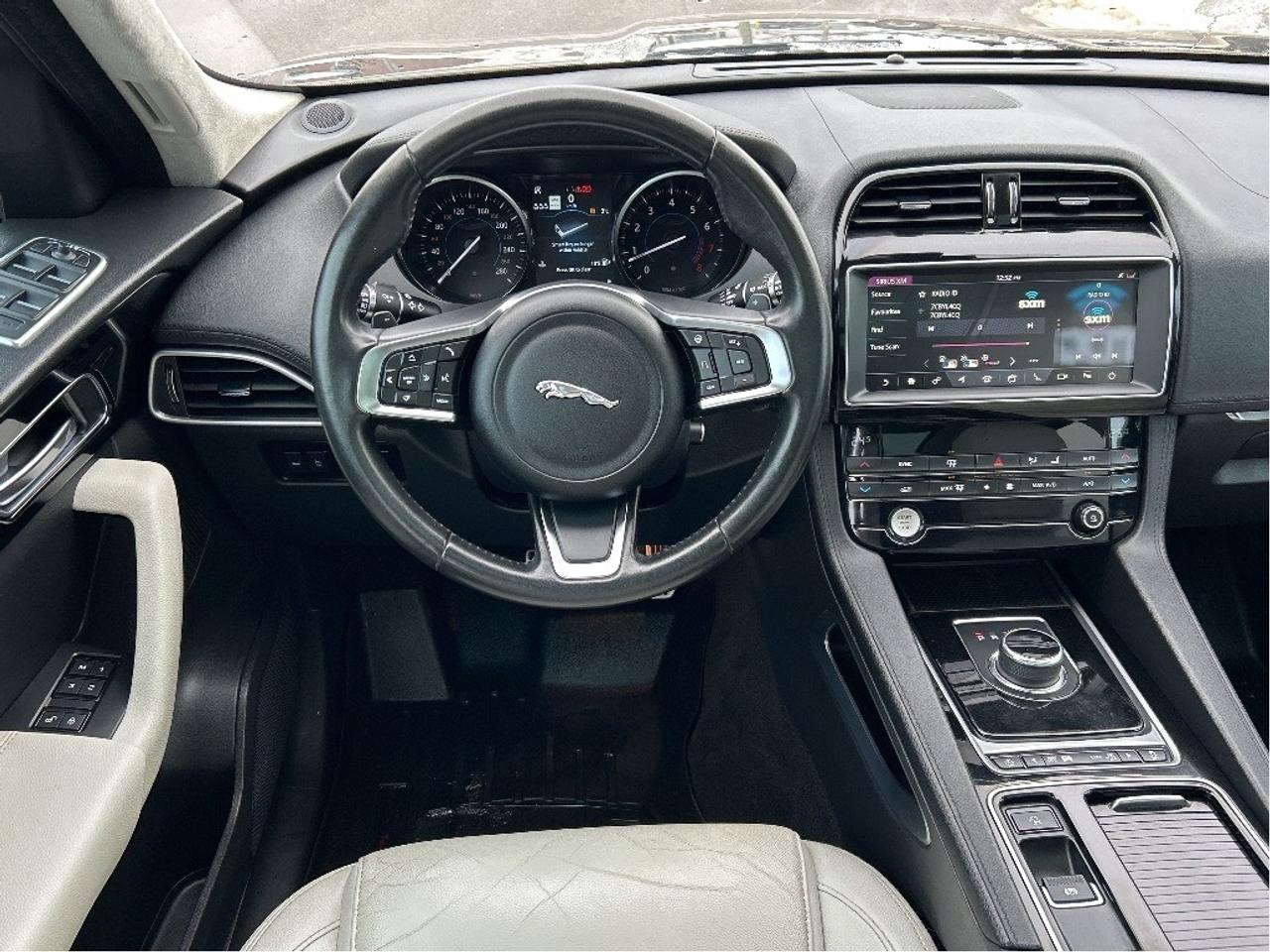 2019 Jaguar F-PACE Prestige AWD/LEATHER/NAV/PWR ROOF CALL PICTON Photo