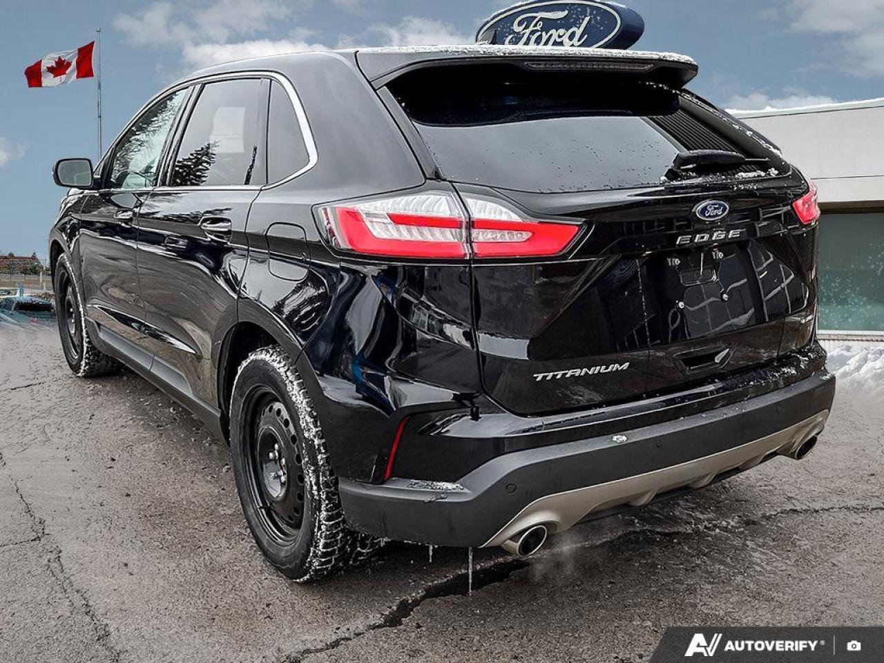 2022 Ford Edge Titanium   MOONROOF   NAV   LEATHER MOONROOF   NAV Photo