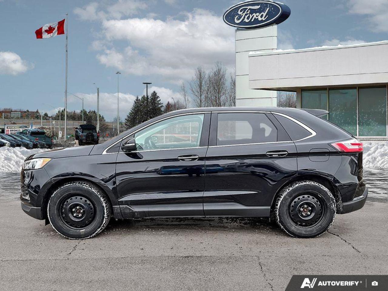 2022 Ford Edge Titanium   MOONROOF   NAV   LEATHER MOONROOF   NAV Photo