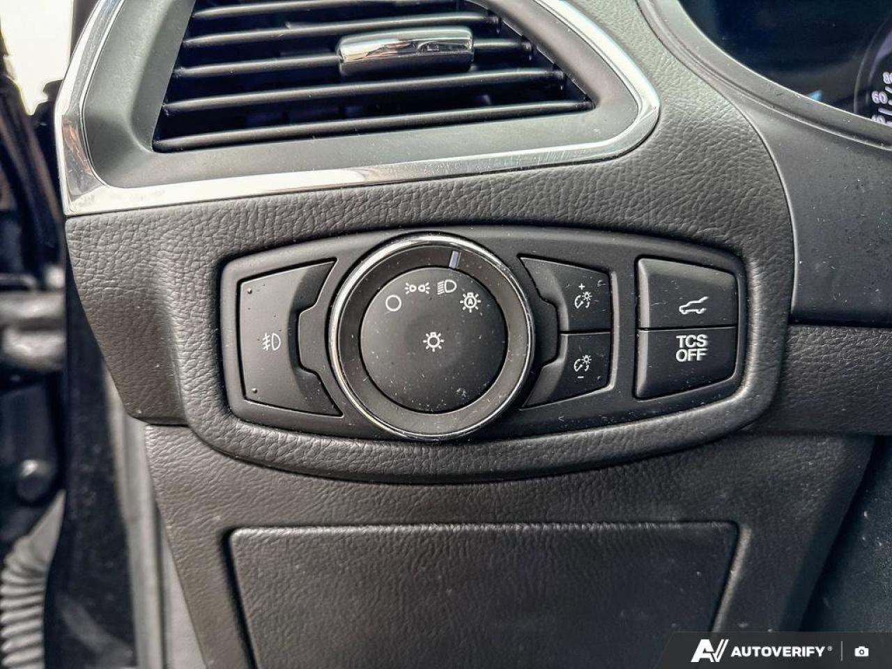 2022 Ford Edge Titanium   MOONROOF   NAV   LEATHER MOONROOF   NAV Photo