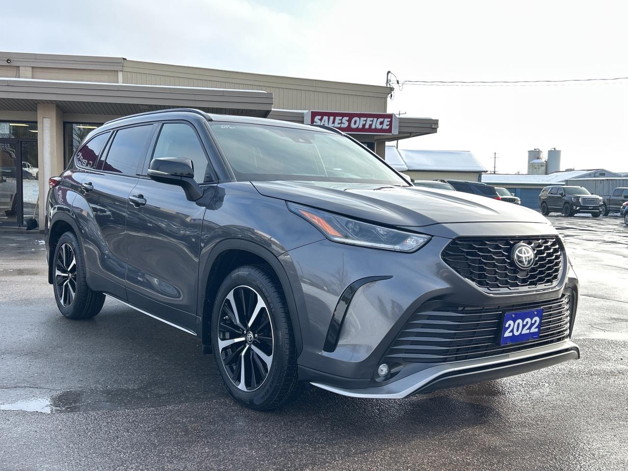 2022 Toyota Highlander XSE, RARE COLOR COMBO *BELLEVILLE 613-961-8848* Photo