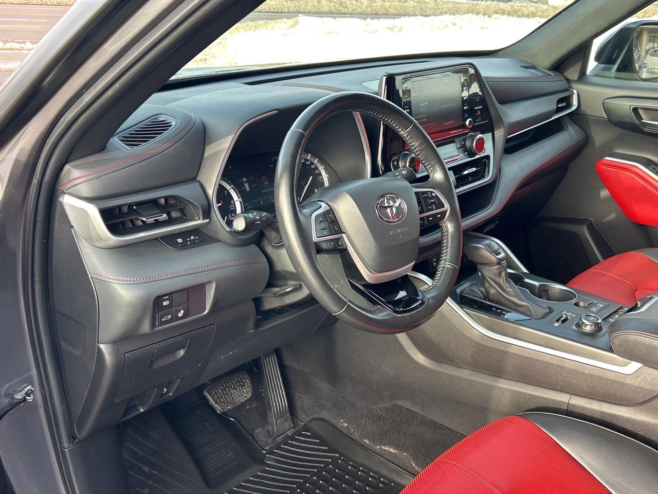 2022 Toyota Highlander XSE, RARE COLOR COMBO *BELLEVILLE 613-961-8848* Photo