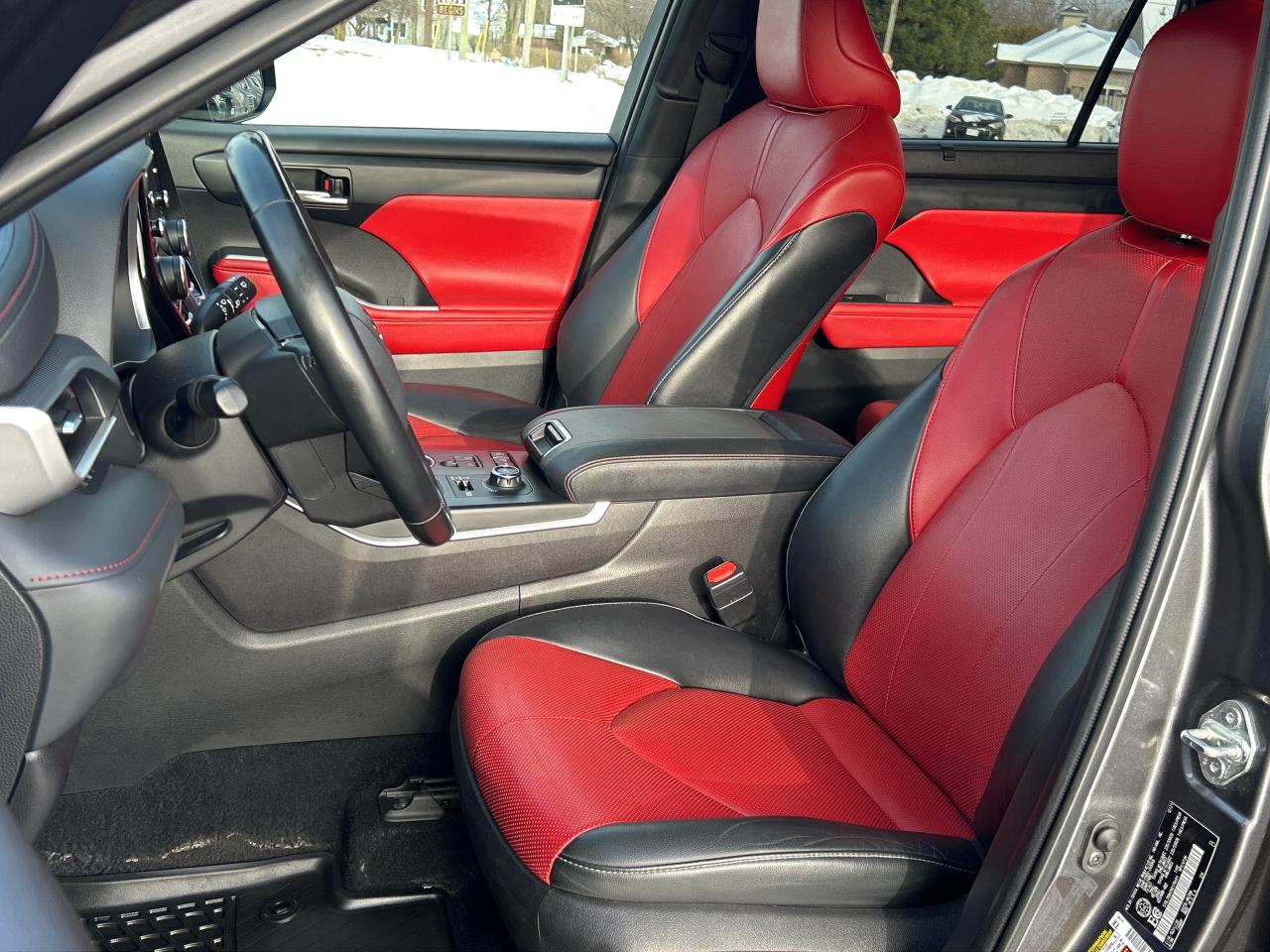 2022 Toyota Highlander XSE, RARE COLOR COMBO *BELLEVILLE 613-961-8848* Photo