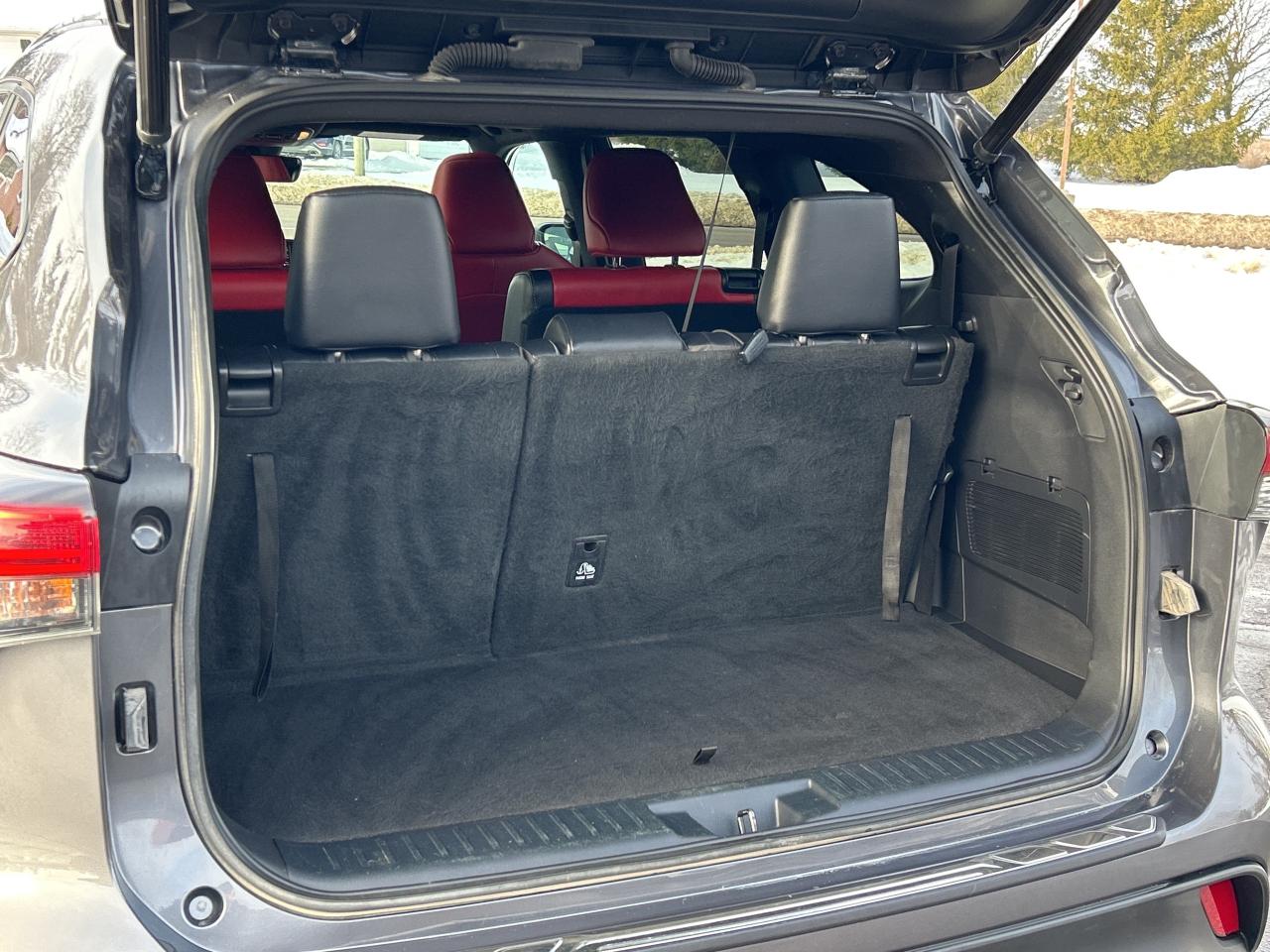 2022 Toyota Highlander XSE, RARE COLOR COMBO *BELLEVILLE 613-961-8848* Photo