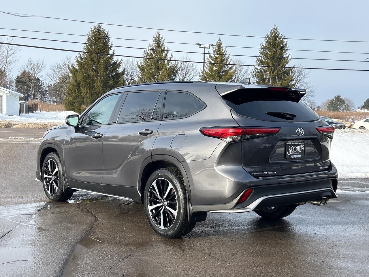 2022 Toyota Highlander XSE, RARE COLOR COMBO *BELLEVILLE 613-961-8848* Photo3