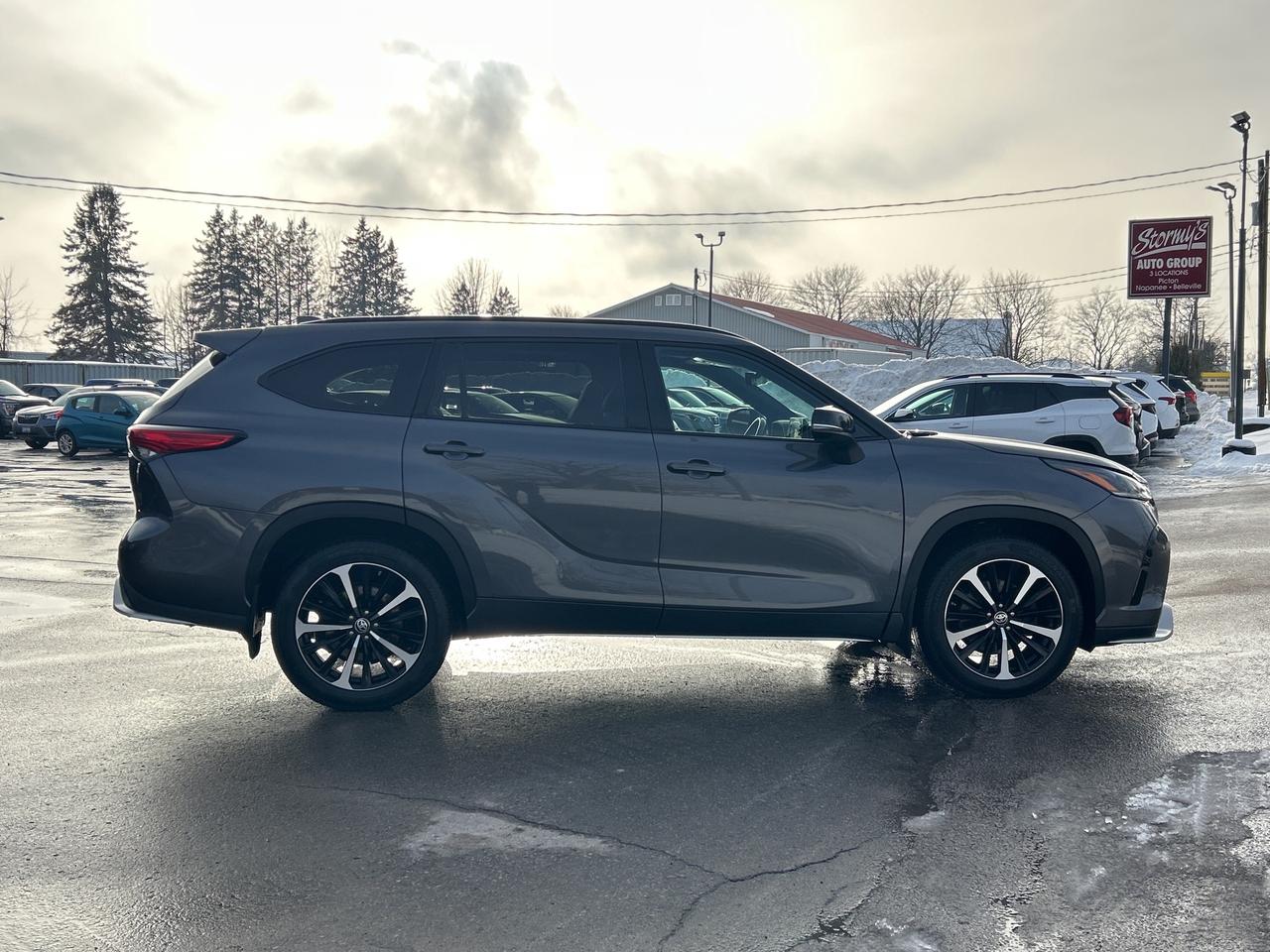 2022 Toyota Highlander XSE, RARE COLOR COMBO *BELLEVILLE 613-961-8848* Photo