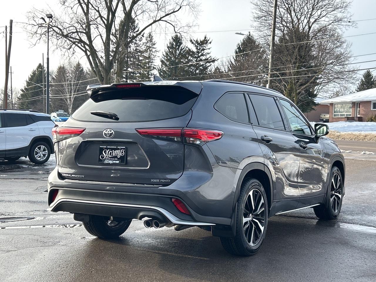 2022 Toyota Highlander XSE, RARE COLOR COMBO *BELLEVILLE 613-961-8848* Photo