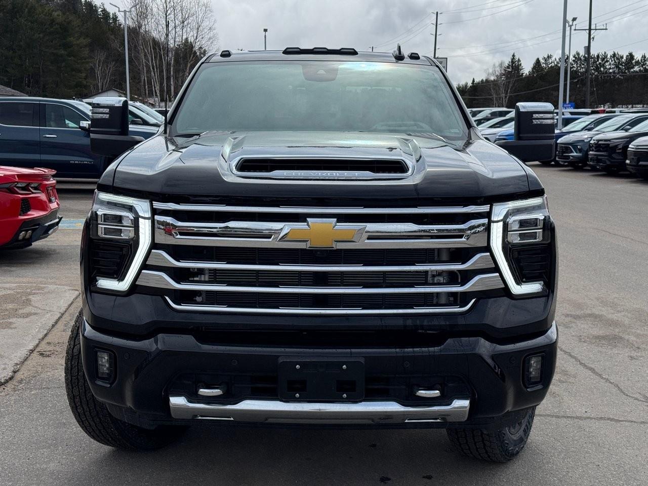 2025 Chevrolet SILVERADO 2500HD 4WD Crew Cab Standard Box High Country Photo