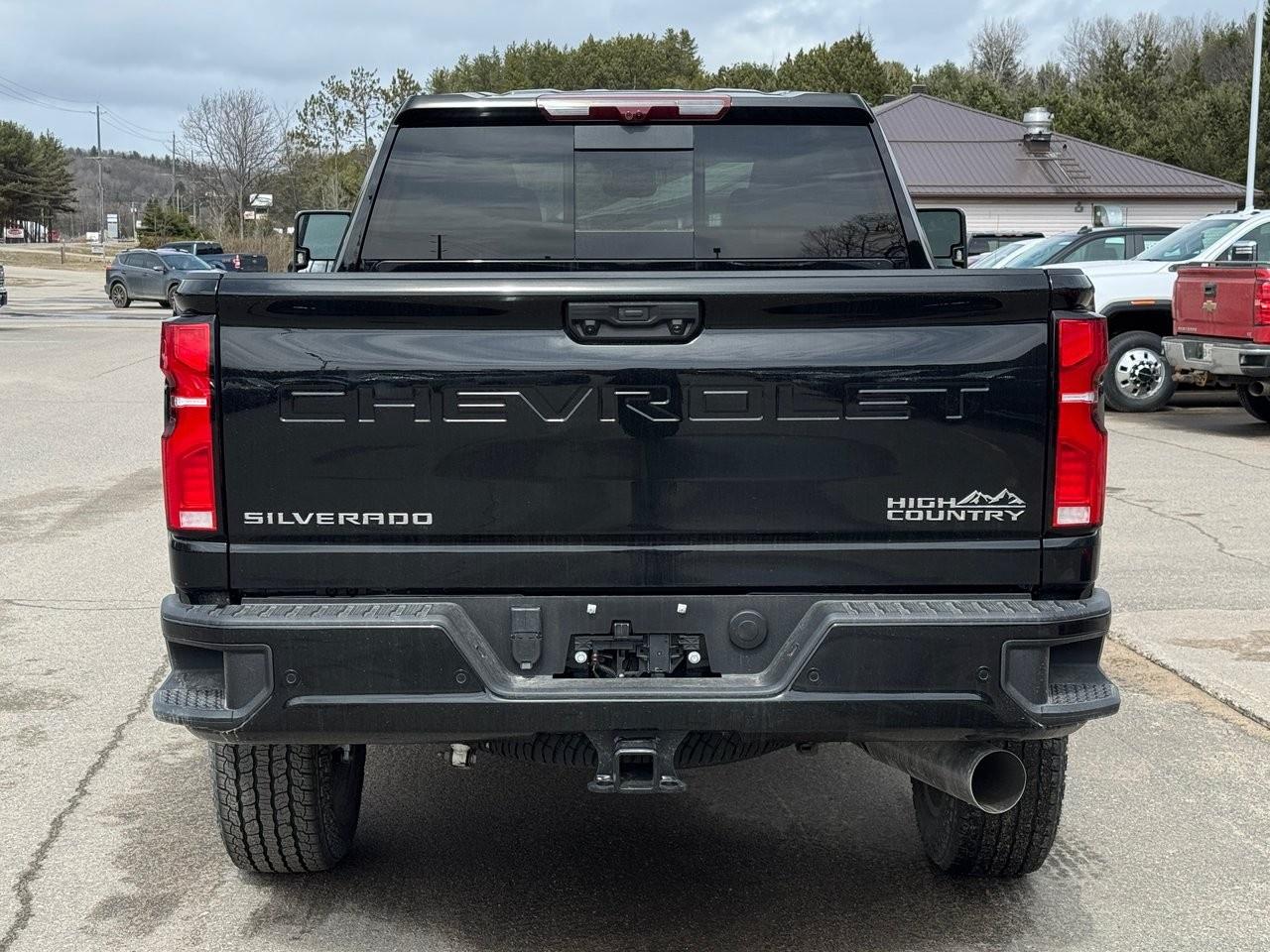 2025 Chevrolet SILVERADO 2500HD 4WD Crew Cab Standard Box High Country Photo