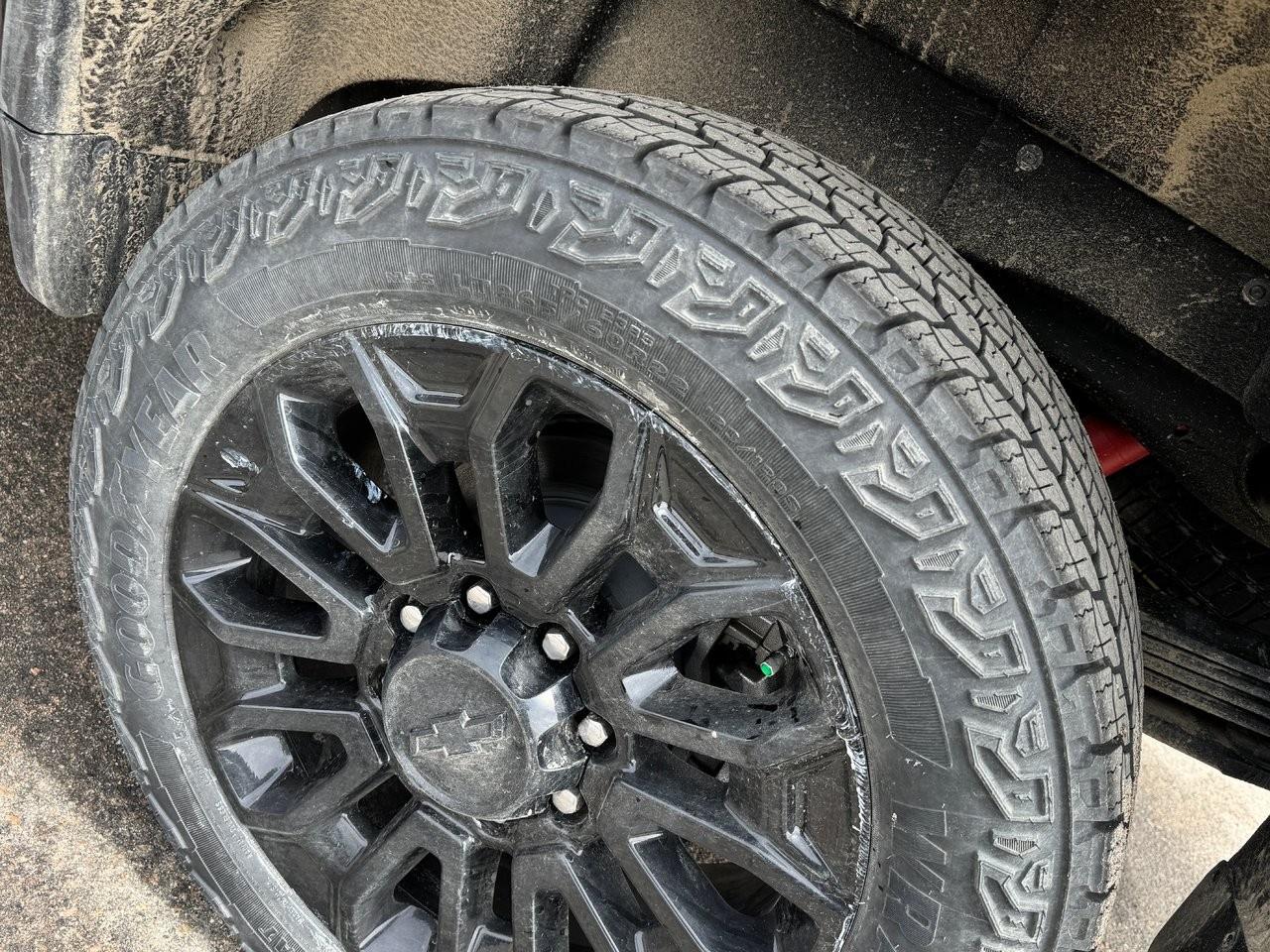 2025 Chevrolet SILVERADO 2500HD 4WD Crew Cab Standard Box High Country Photo