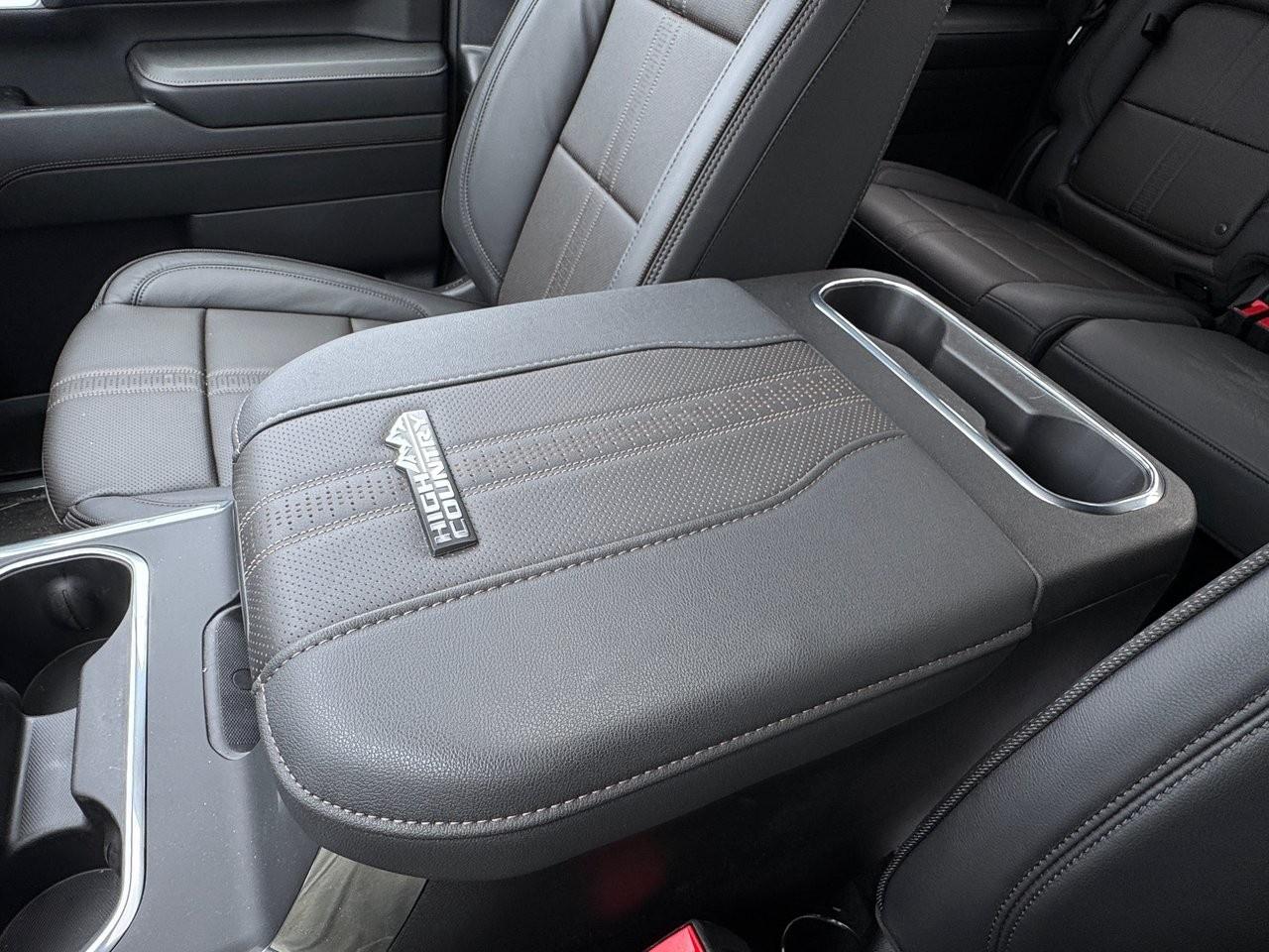 2025 Chevrolet SILVERADO 2500HD 4WD Crew Cab Standard Box High Country Photo