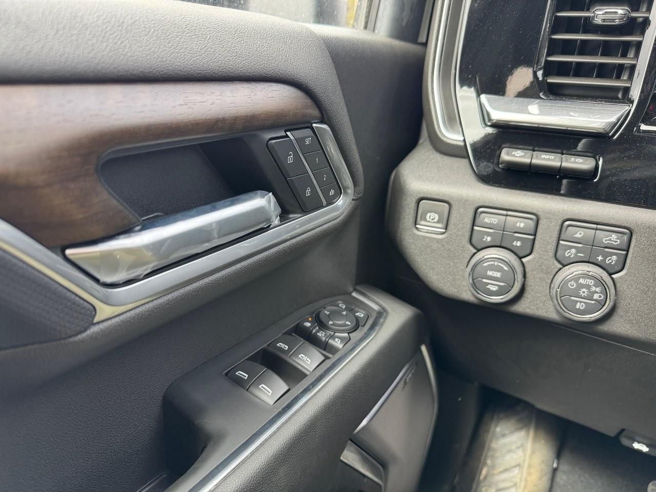 2025 Chevrolet SILVERADO 2500HD 4WD Crew Cab Standard Box High Country Photo