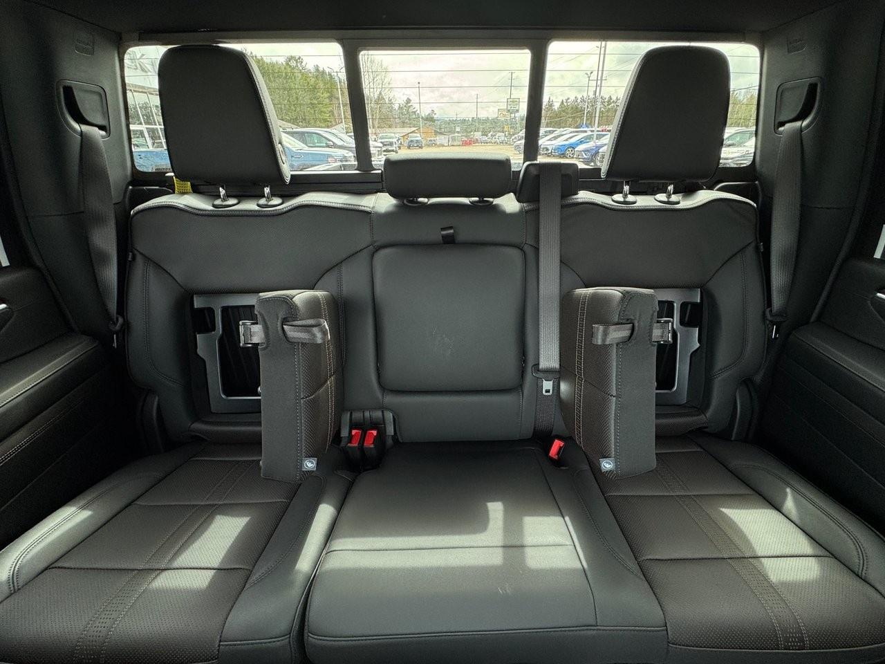 2025 Chevrolet SILVERADO 2500HD 4WD Crew Cab Standard Box High Country Photo