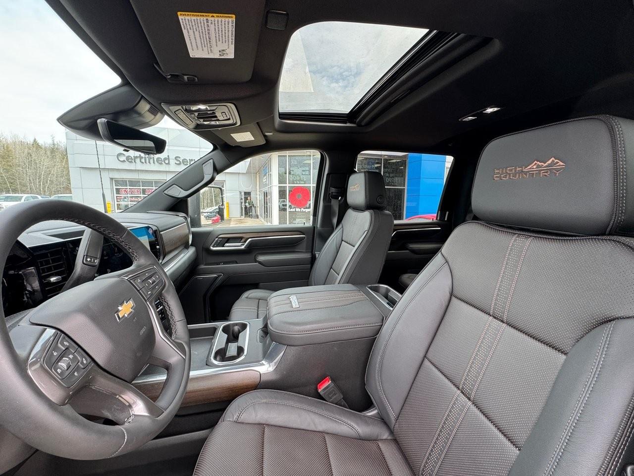 2025 Chevrolet SILVERADO 2500HD 4WD Crew Cab Standard Box High Country Photo