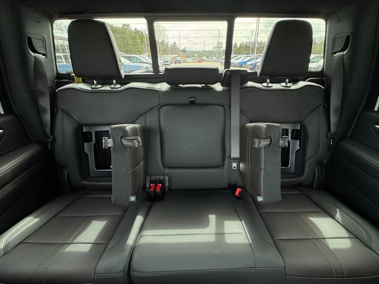 2025 Chevrolet SILVERADO 2500HD 4WD Crew Cab Standard Box High Country Photo