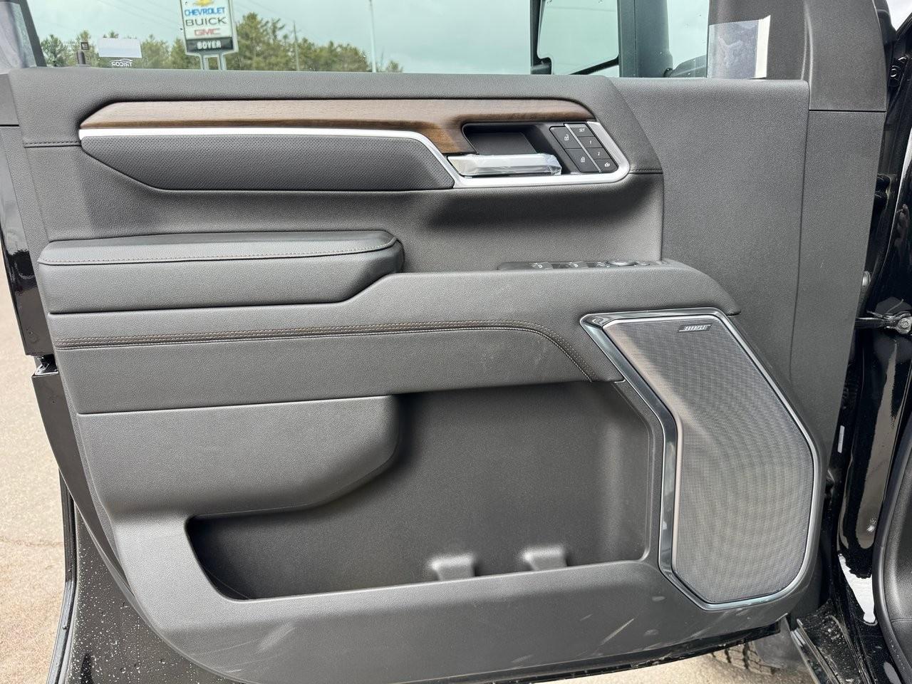 2025 Chevrolet SILVERADO 2500HD 4WD Crew Cab Standard Box High Country Photo