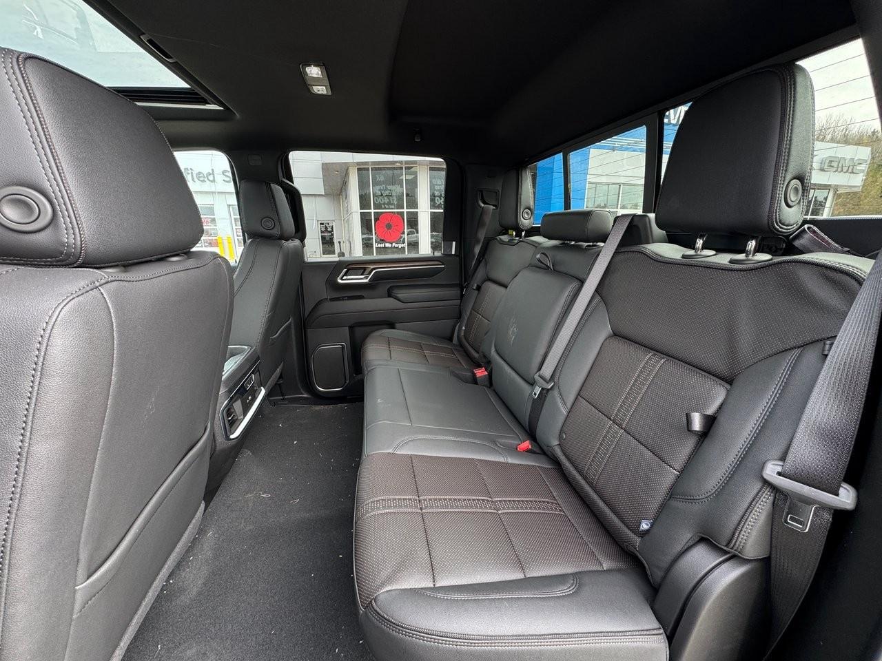 2025 Chevrolet SILVERADO 2500HD 4WD Crew Cab Standard Box High Country Photo