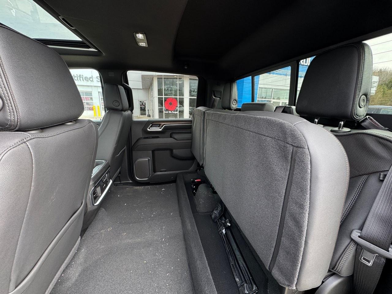 2025 Chevrolet SILVERADO 2500HD 4WD Crew Cab Standard Box High Country Photo