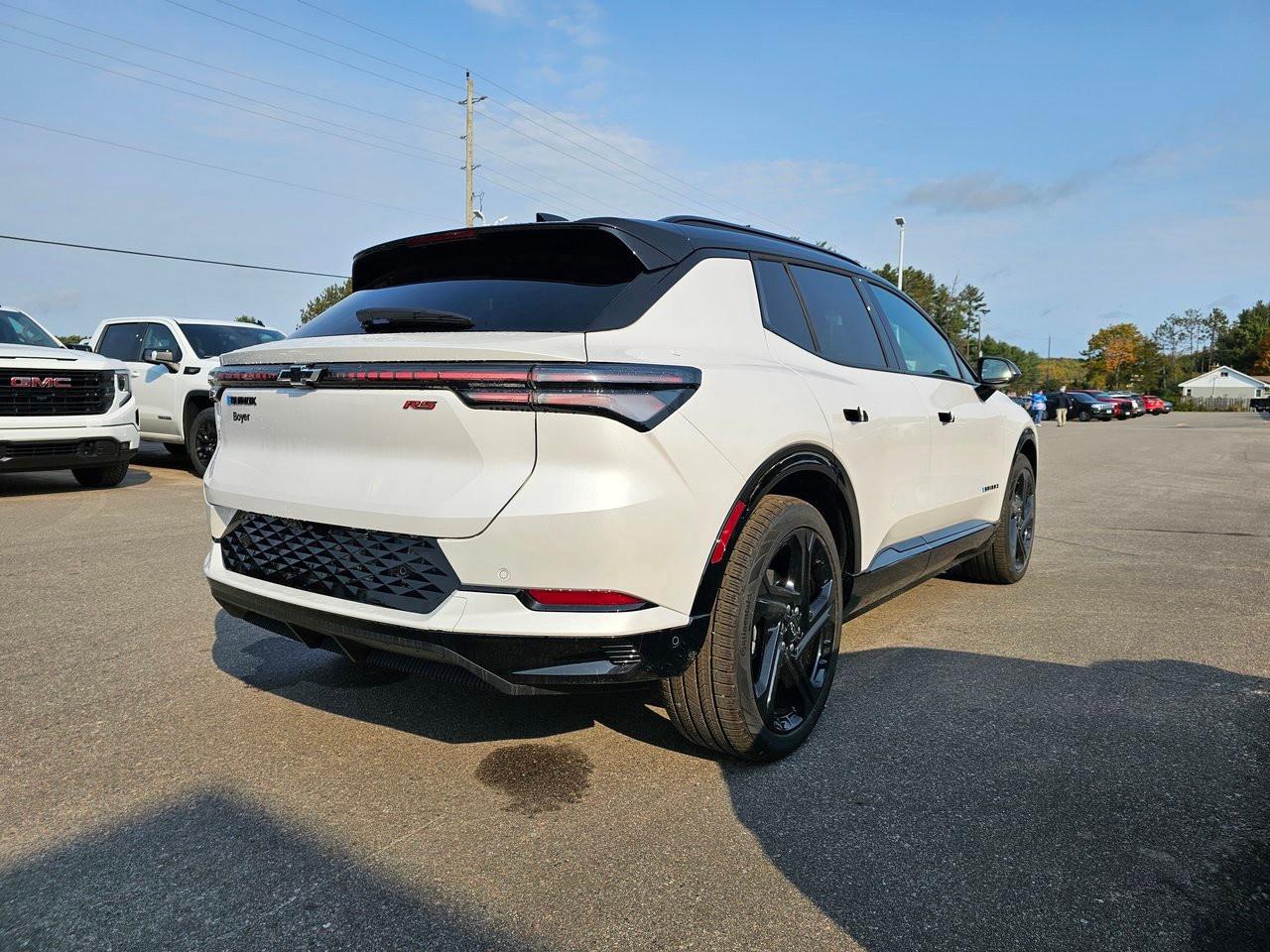 2024 Chevrolet Equinox EV 4dr RS w/3RS Photo3