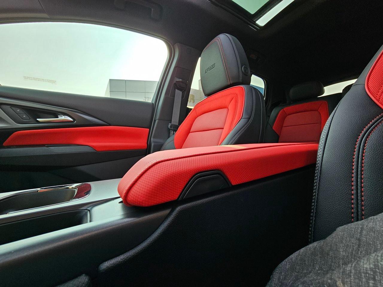 2024 Chevrolet Equinox EV 4dr RS w/3RS Photo