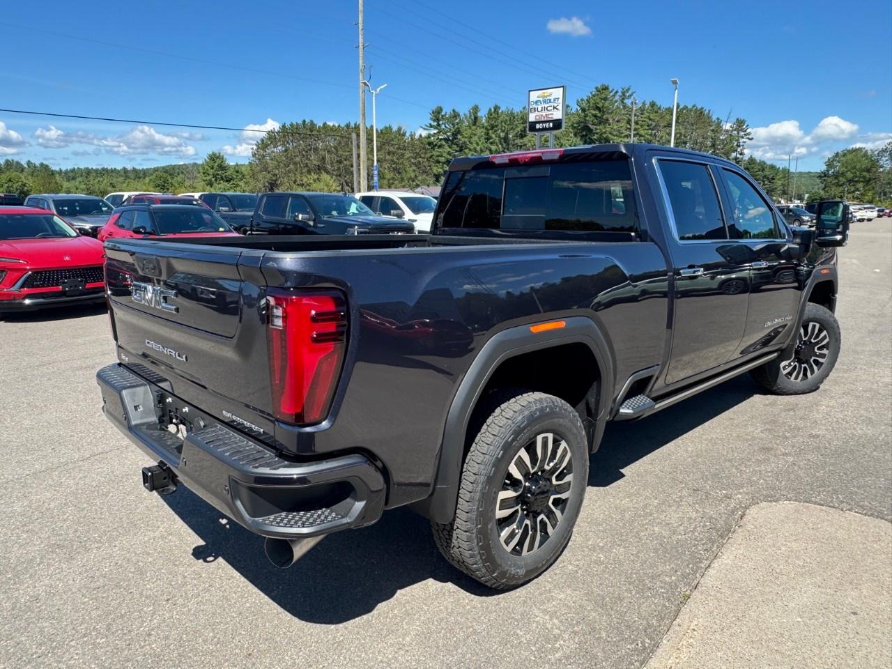 2025 GMC Sierra 3500HD 4WD Crew Cab Standard Box Denali Ultimate Photo