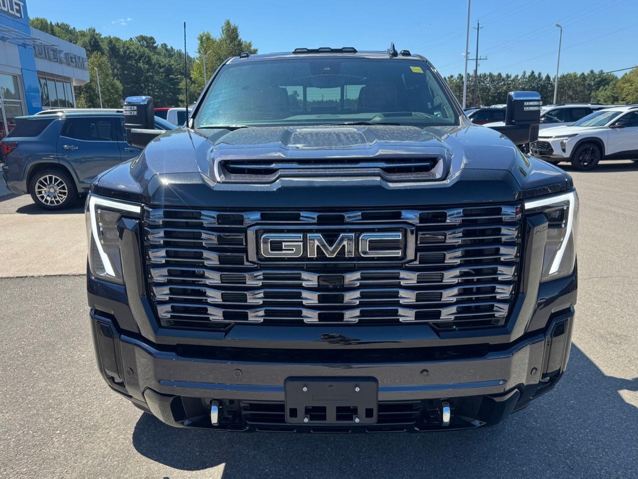2025 GMC Sierra 3500HD 4WD Crew Cab Standard Box Denali Ultimate Photo