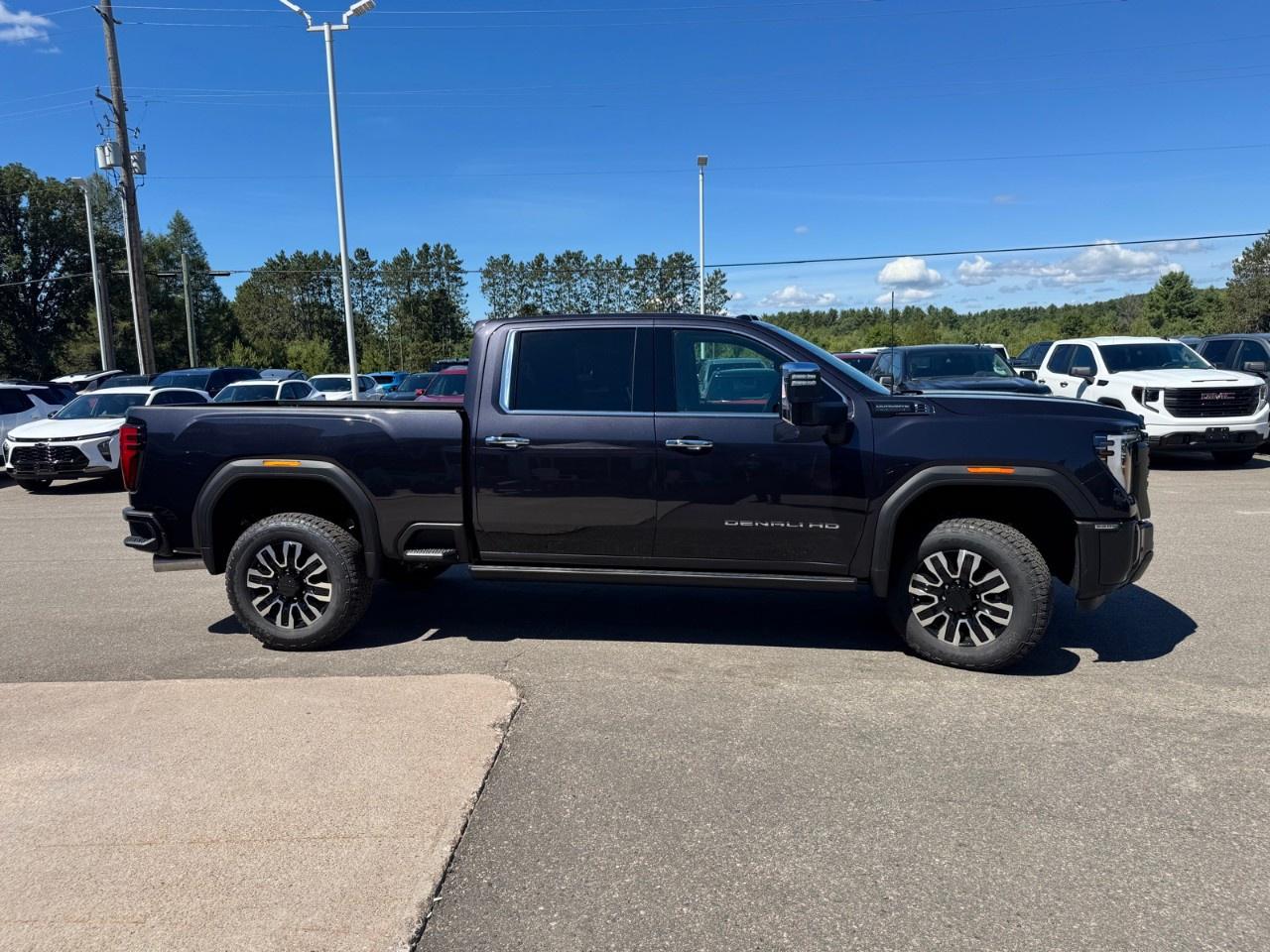 2025 GMC Sierra 3500HD 4WD Crew Cab Standard Box Denali Ultimate Photo