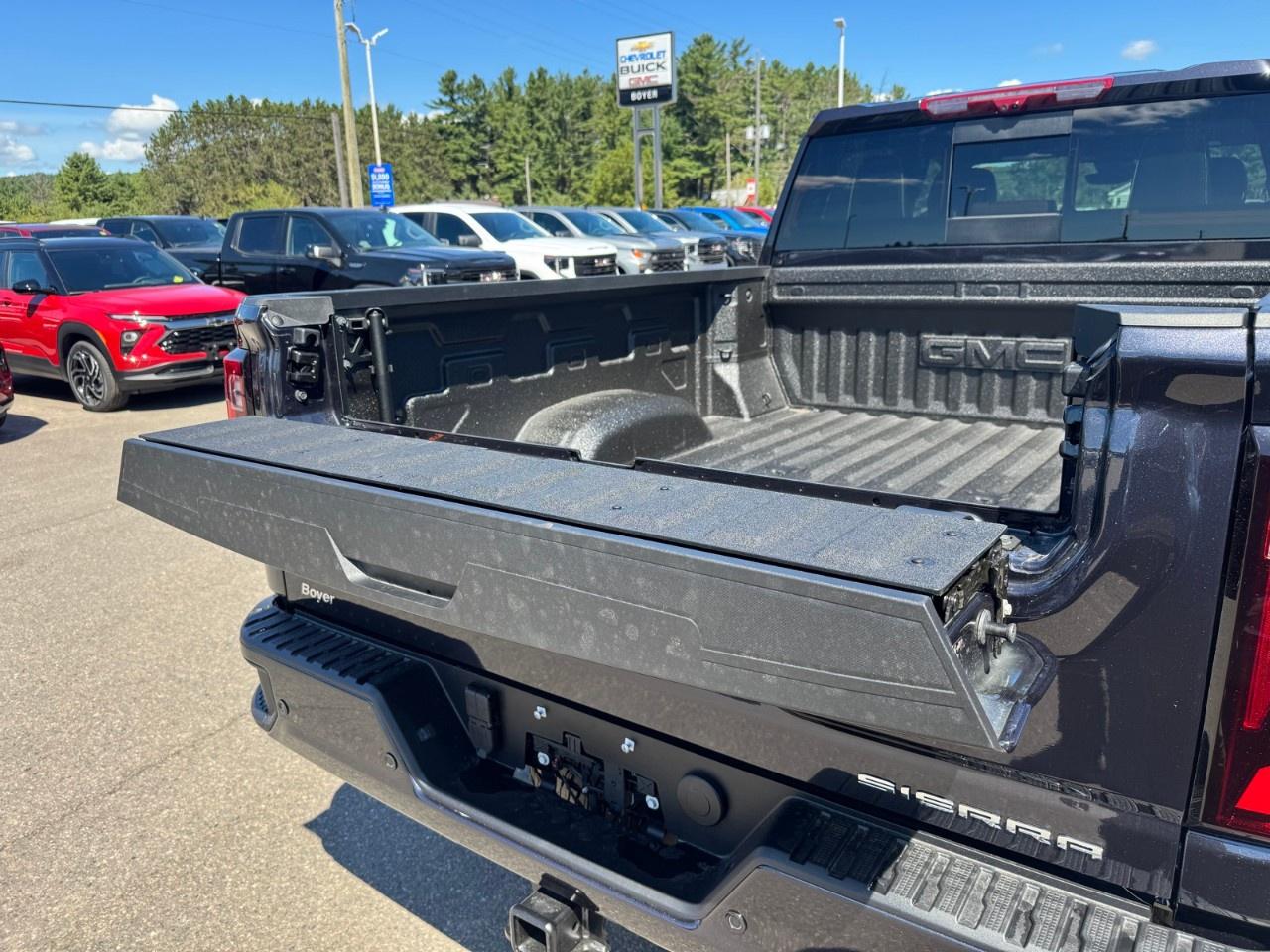 2025 GMC Sierra 3500HD 4WD Crew Cab Standard Box Denali Ultimate Photo