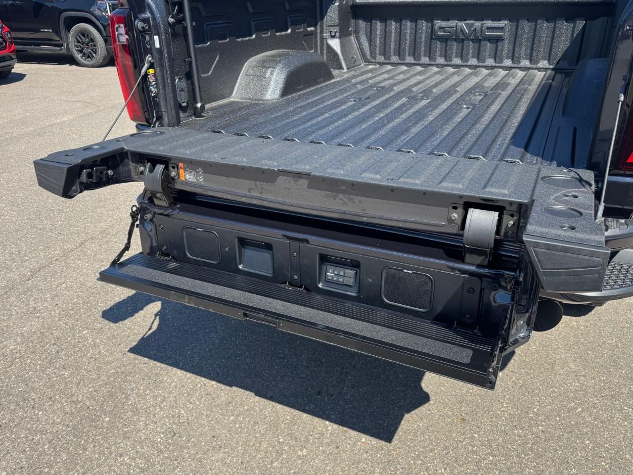 2025 GMC Sierra 3500HD 4WD Crew Cab Standard Box Denali Ultimate Photo