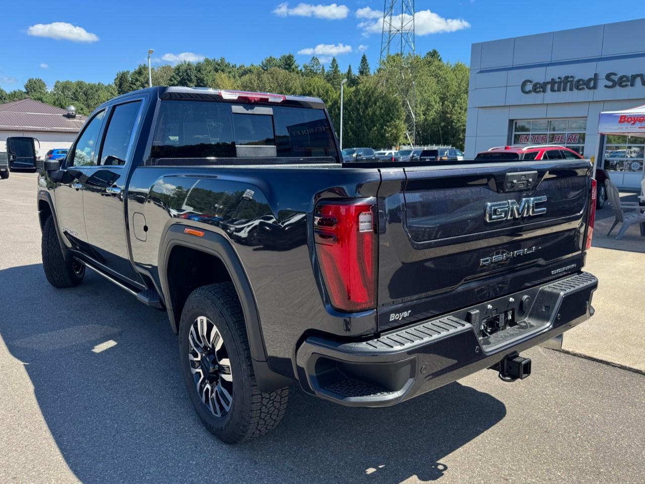 2025 GMC Sierra 3500HD 4WD Crew Cab Standard Box Denali Ultimate Photo