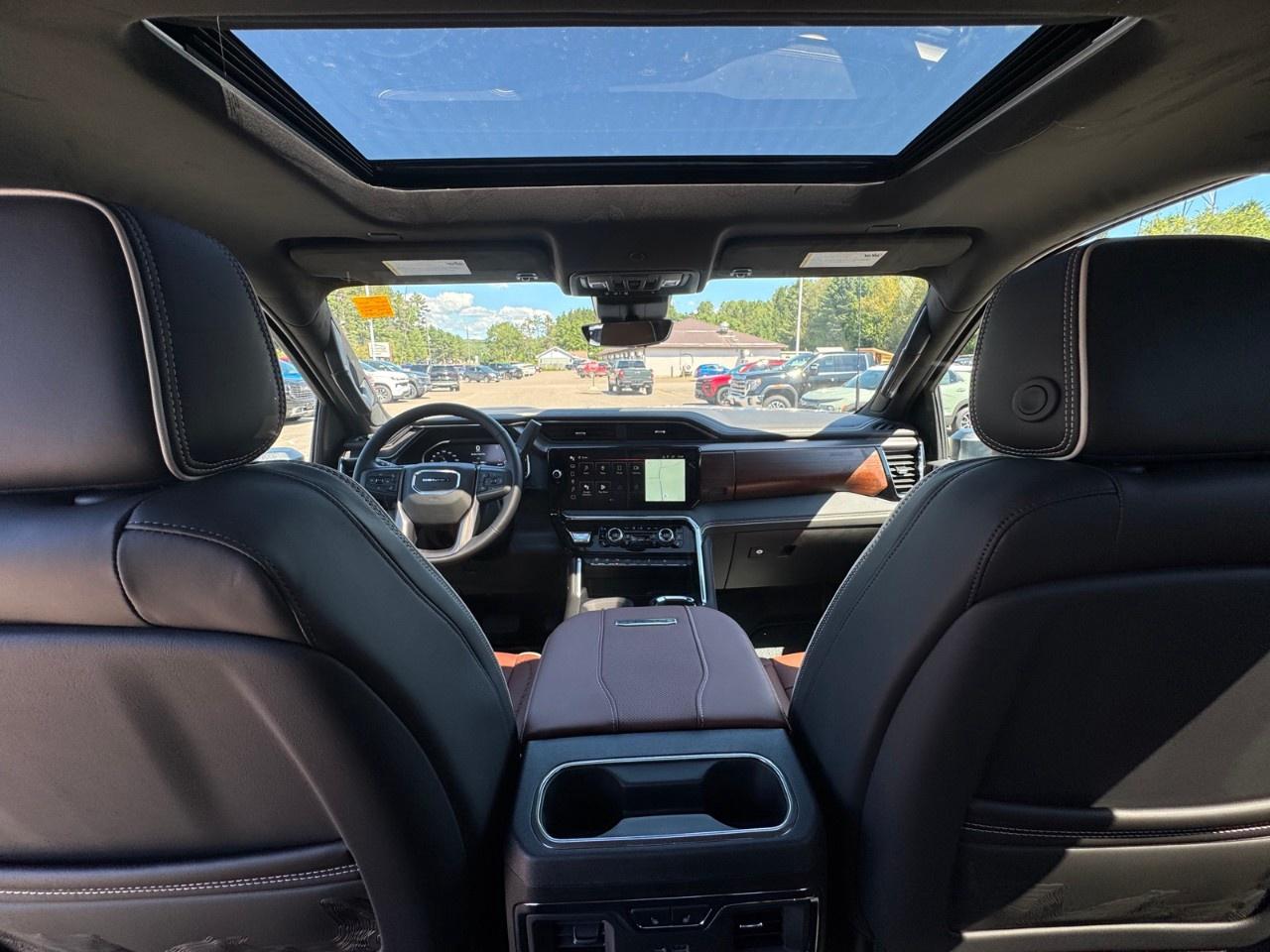 2025 GMC Sierra 3500HD 4WD Crew Cab Standard Box Denali Ultimate Photo