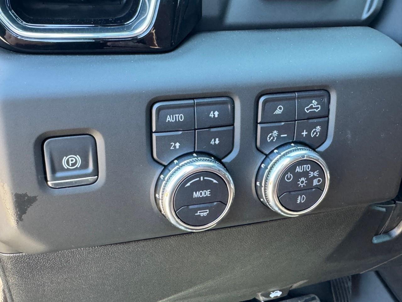 2025 GMC Sierra 3500HD 4WD Crew Cab Standard Box Denali Ultimate Photo