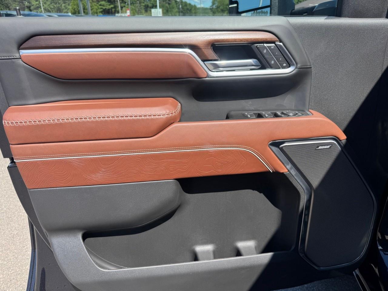 2025 GMC Sierra 3500HD 4WD Crew Cab Standard Box Denali Ultimate Photo