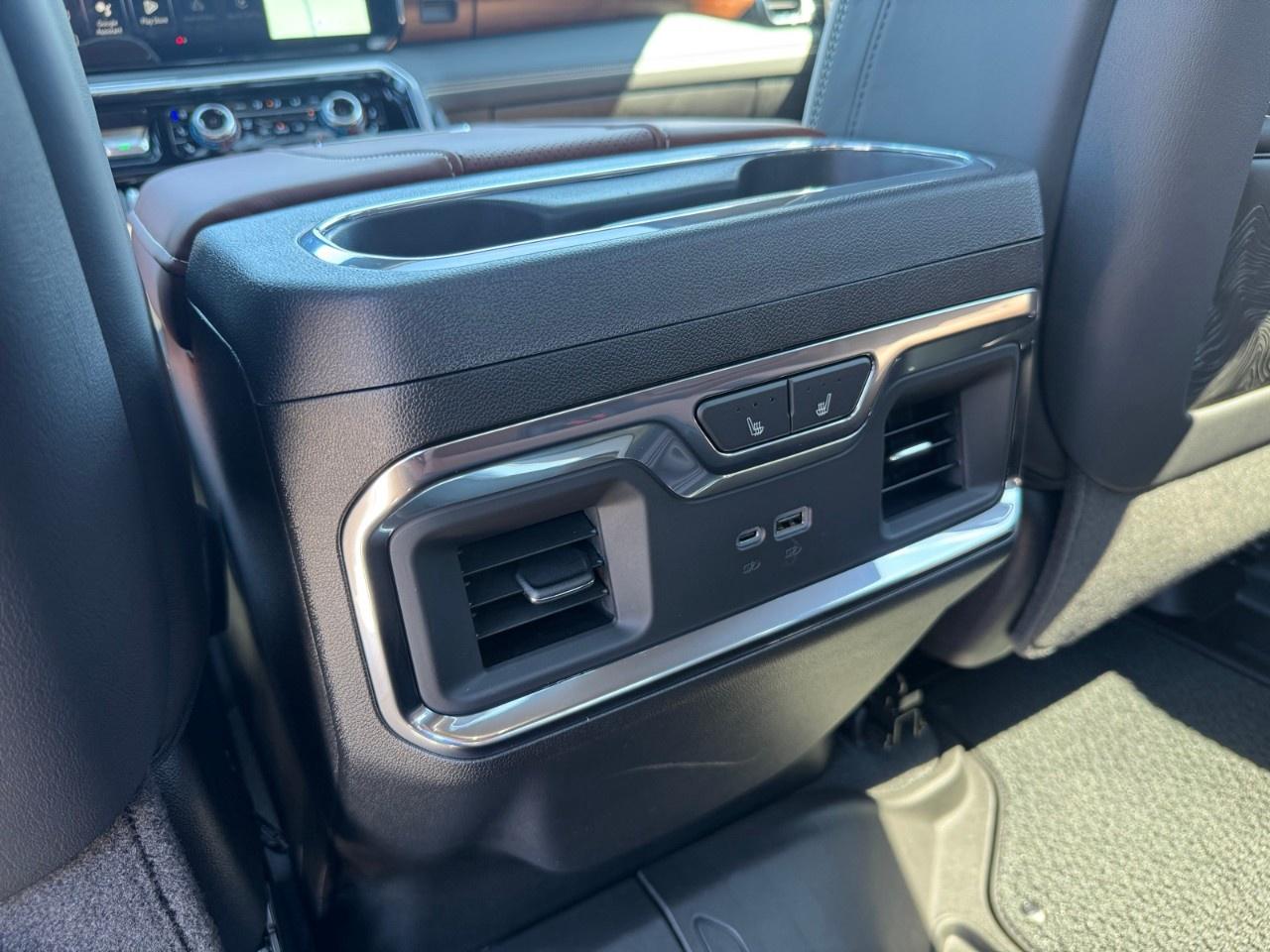 2025 GMC Sierra 3500HD 4WD Crew Cab Standard Box Denali Ultimate Photo