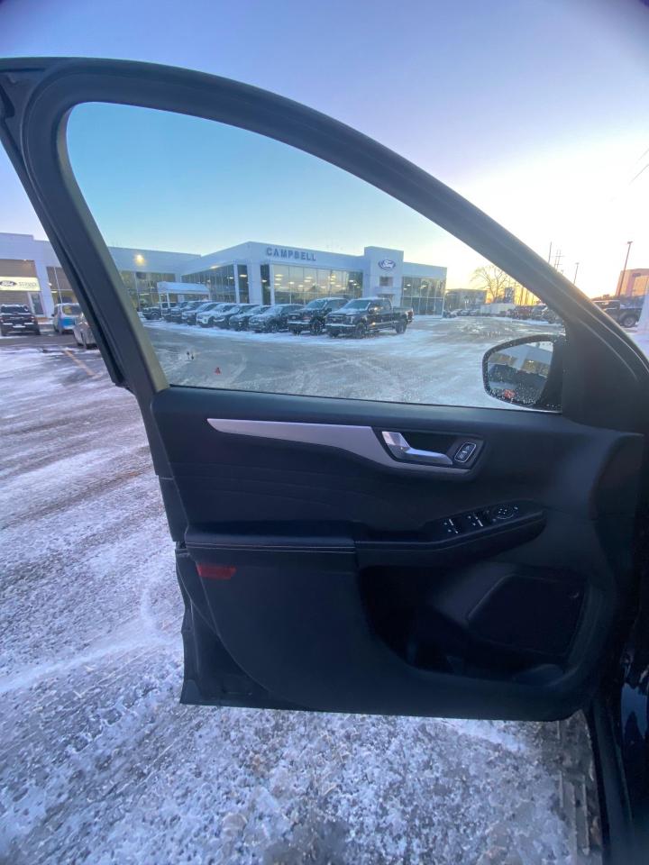 2022 Ford Escape SEL Hybrid 4dr All-Wheel Drive Photo