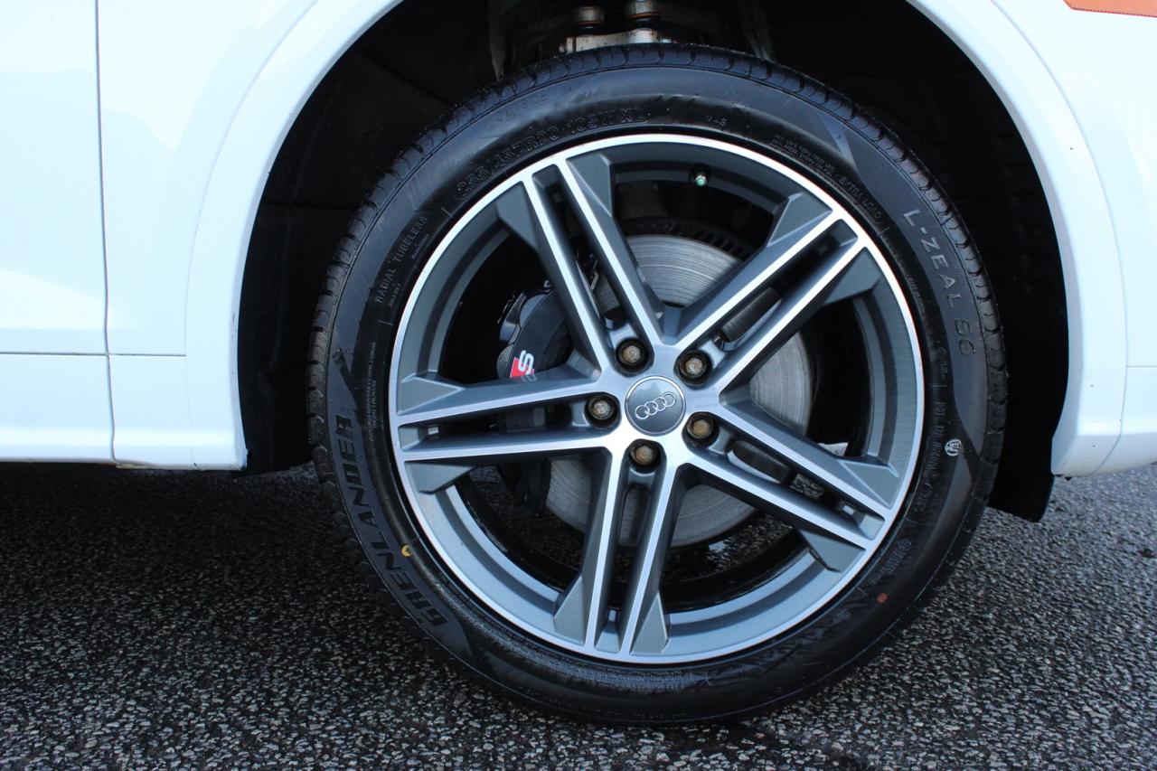 2018 Audi SQ5 3.0T Technik quattro Red Interior No Accident Safe Photo