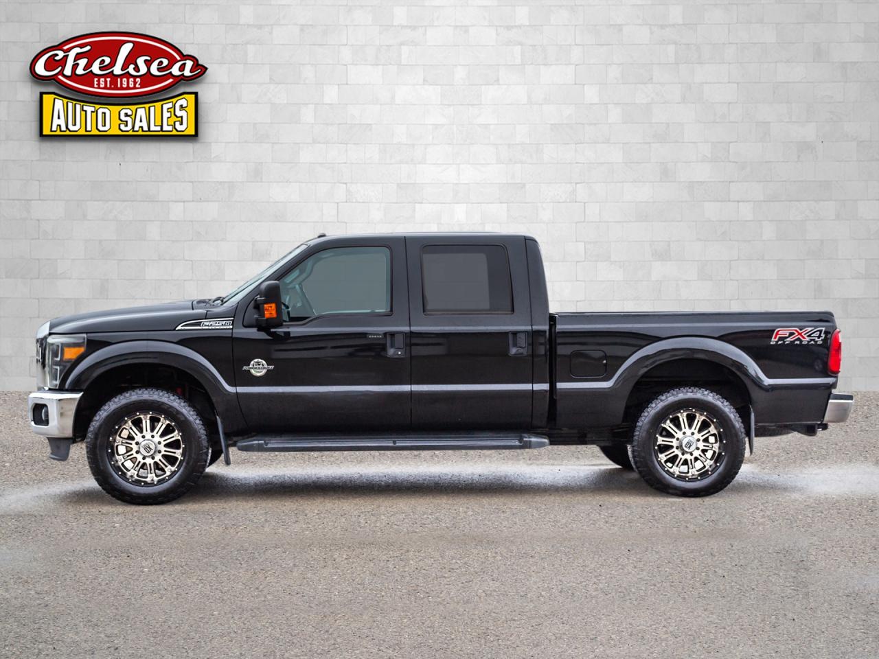 2015 Ford F-250 FX4 Crew Cab 4WD Photo2