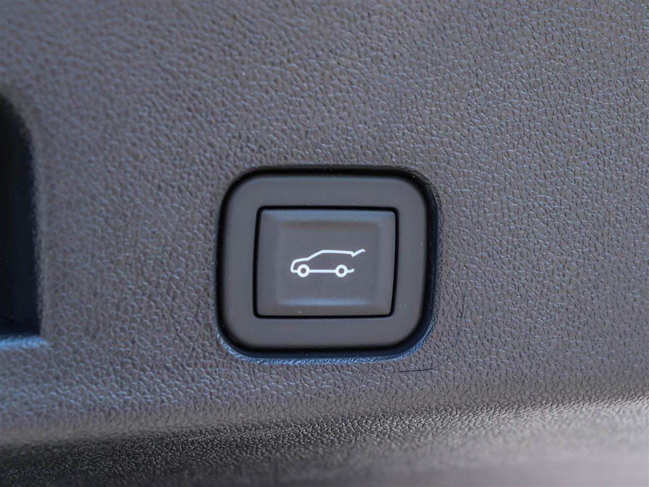 2025 Chevrolet Traverse AWD 4dr LT Photo