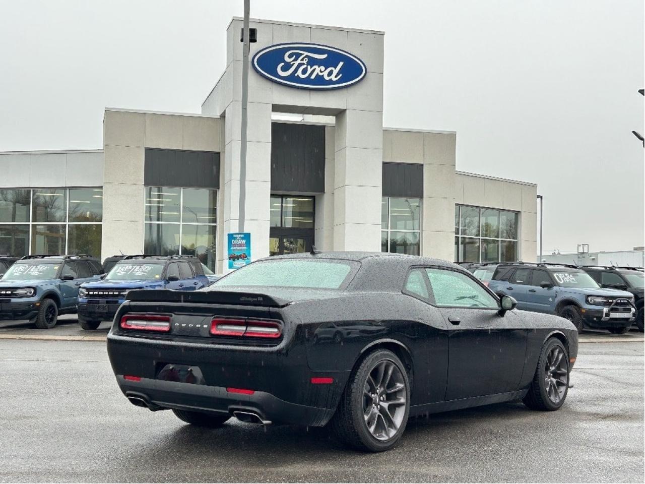 2023 Dodge Challenger R/T 2dr Rear-Wheel Drive Coupe Photo