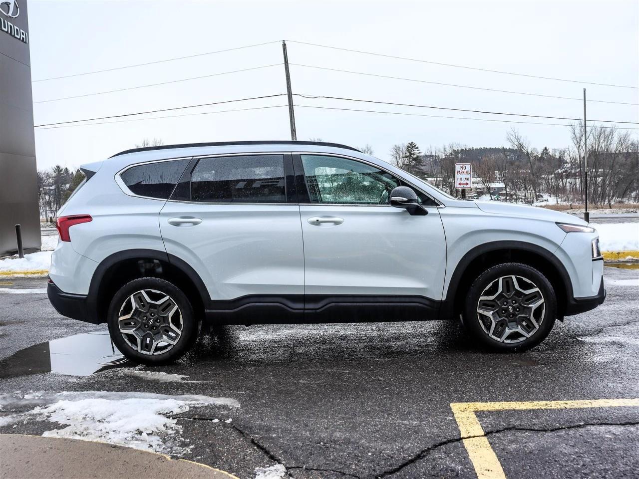 2022 Hyundai Santa Fe Urban 4dr All-Wheel Drive Photo2