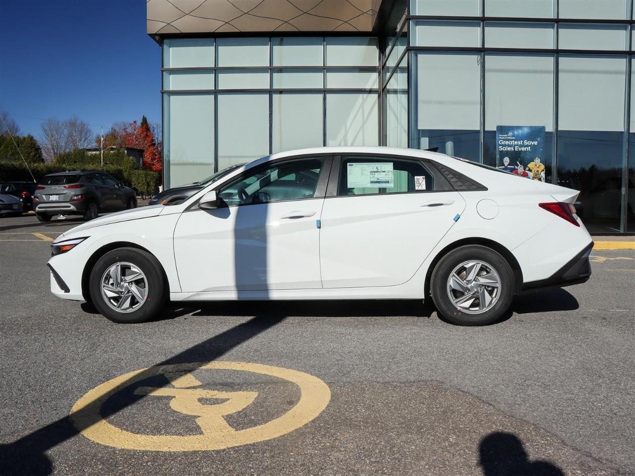 2025 Hyundai Elantra ESSENTIAL 4DR SEDAN Photo4