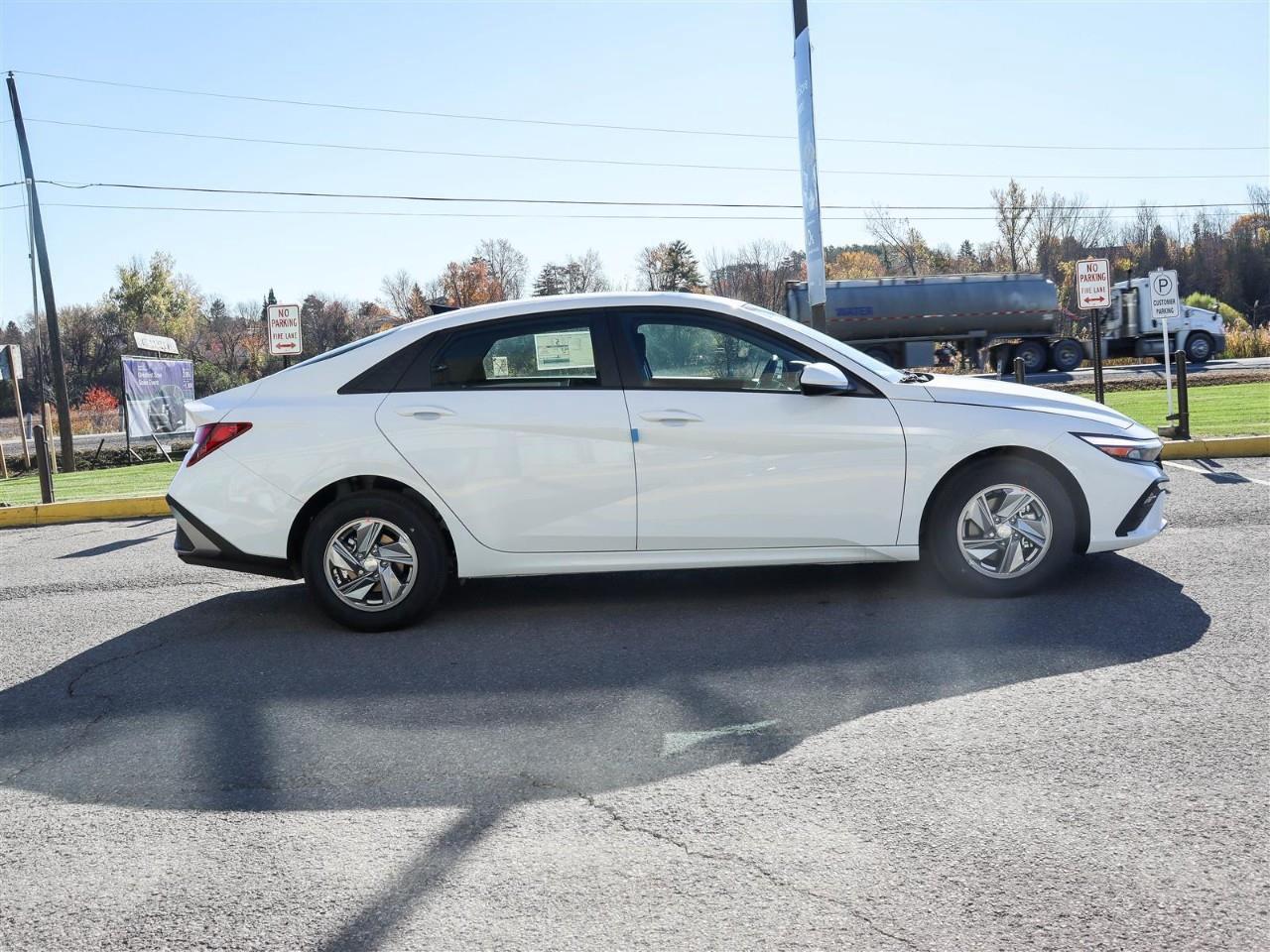 2025 Hyundai Elantra ESSENTIAL 4DR SEDAN Photo