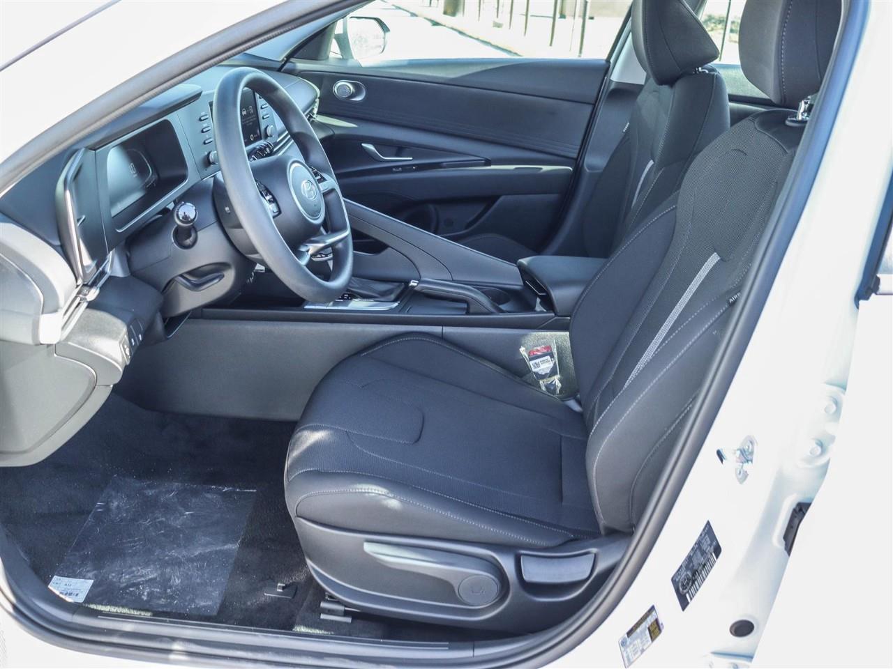 2025 Hyundai Elantra ESSENTIAL 4DR SEDAN Photo